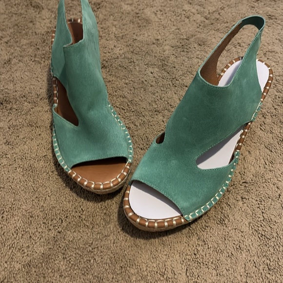 NWOB shoes - Picture 2 of 4